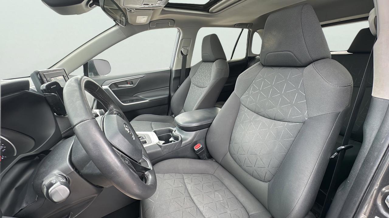 2021 Toyota RAV4 XLE Photo