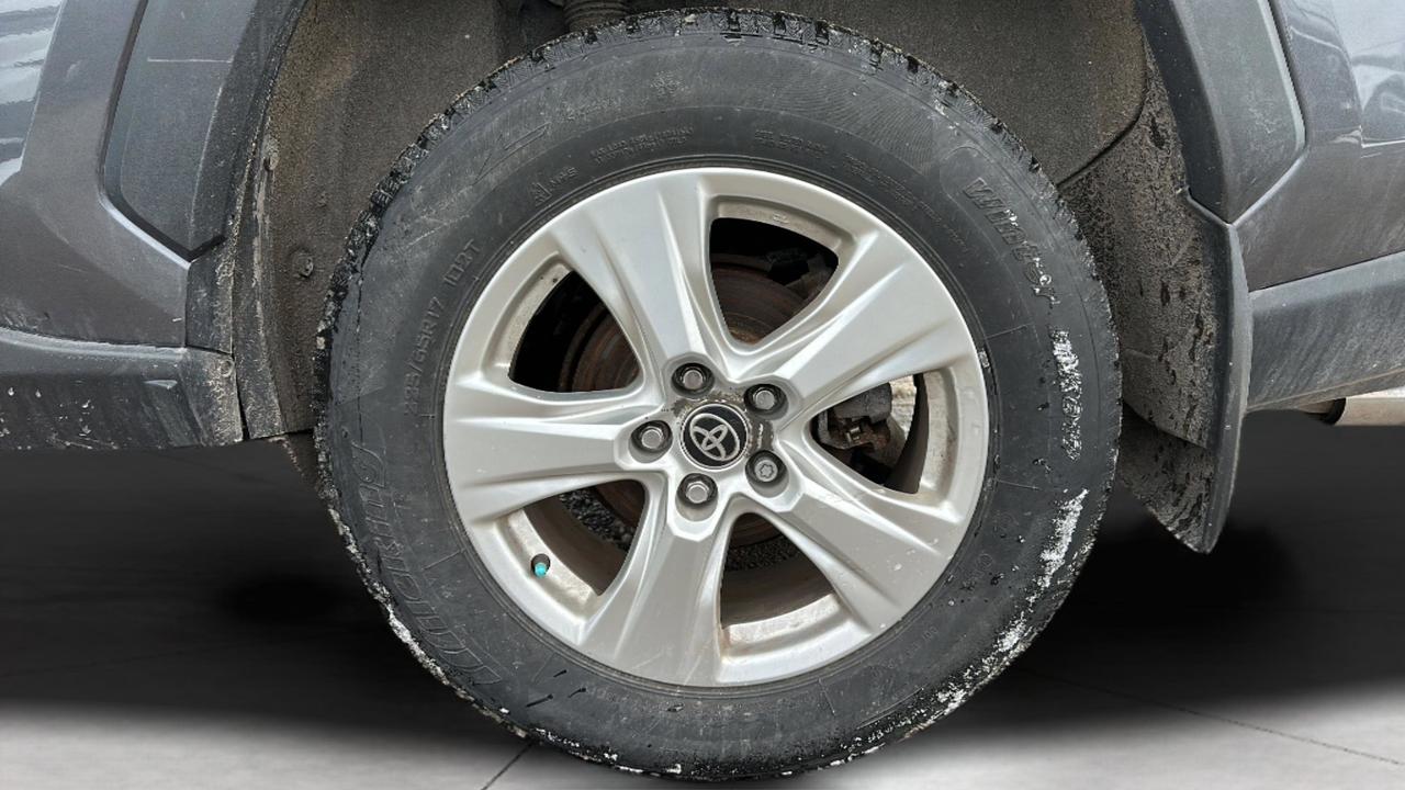 2021 Toyota RAV4 XLE Photo