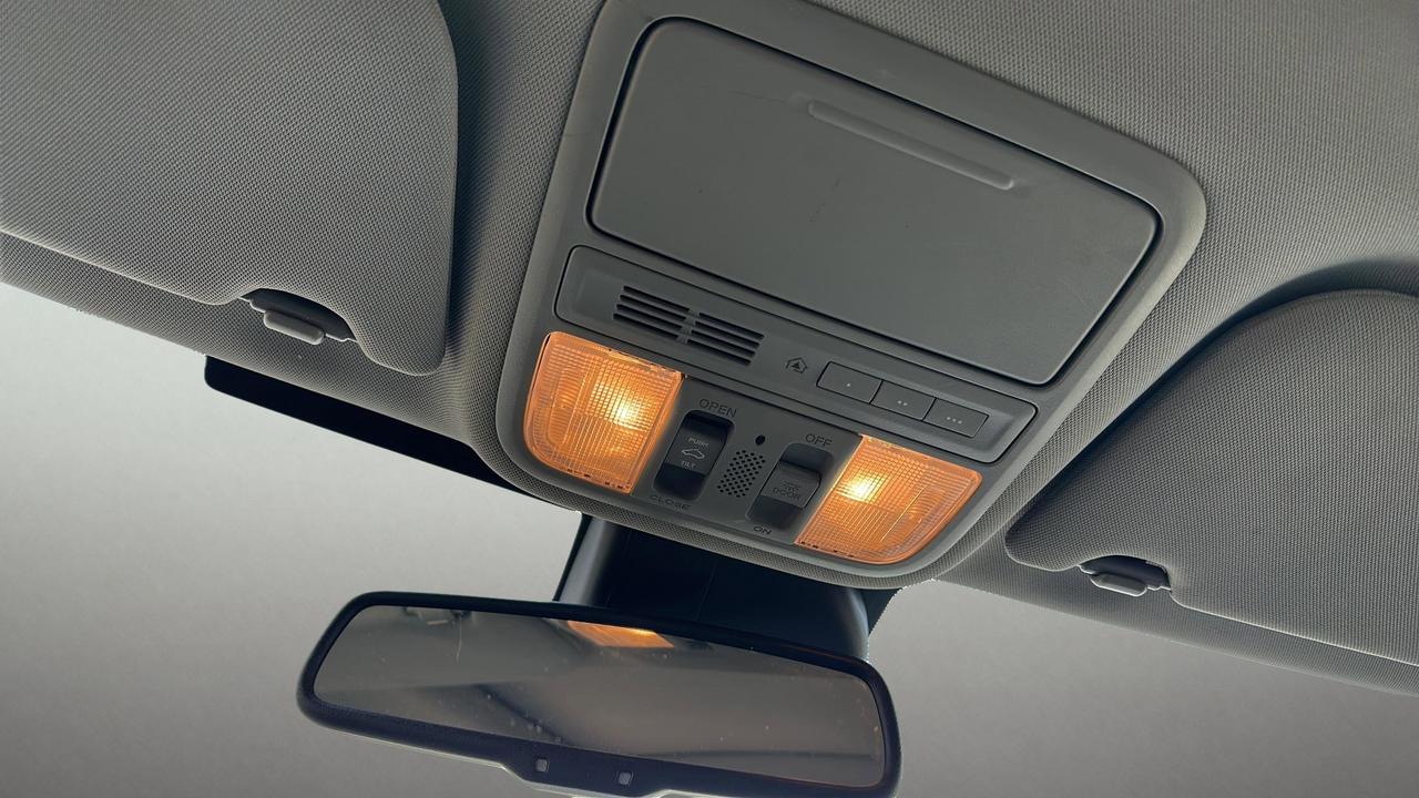 2014 Honda Odyssey Touring Photo