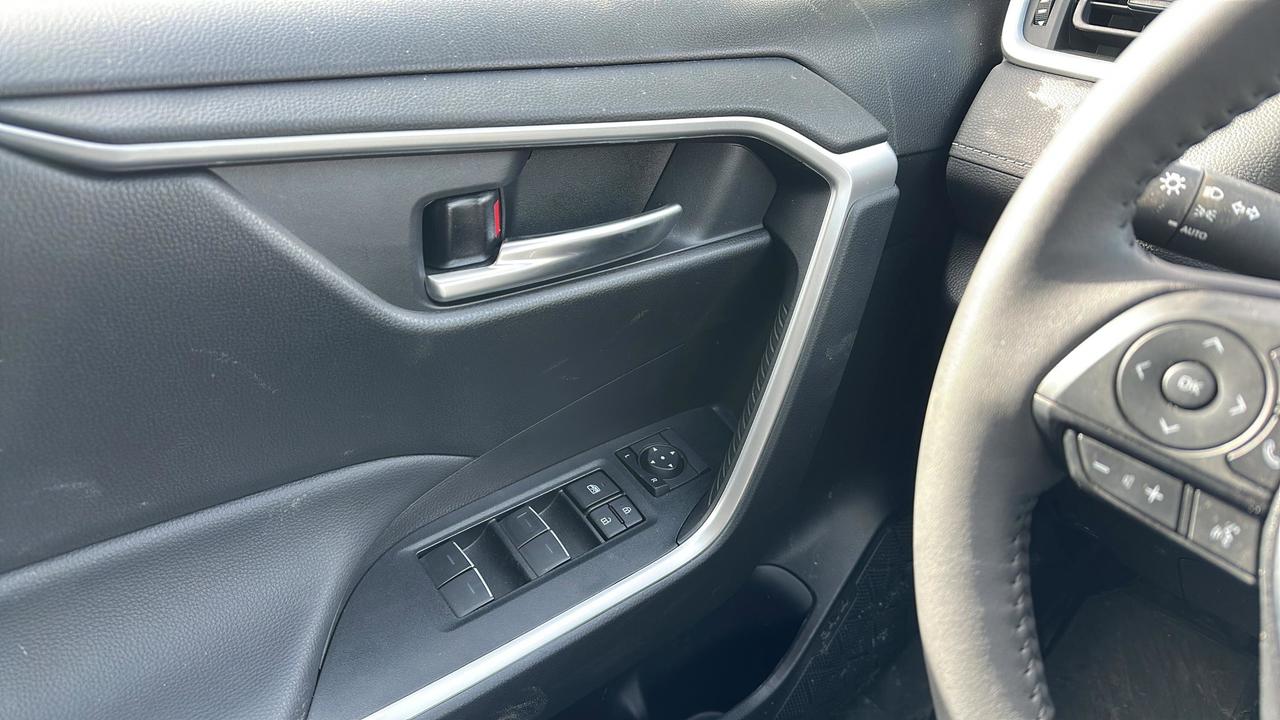 2025 Toyota RAV4 XLE Photo