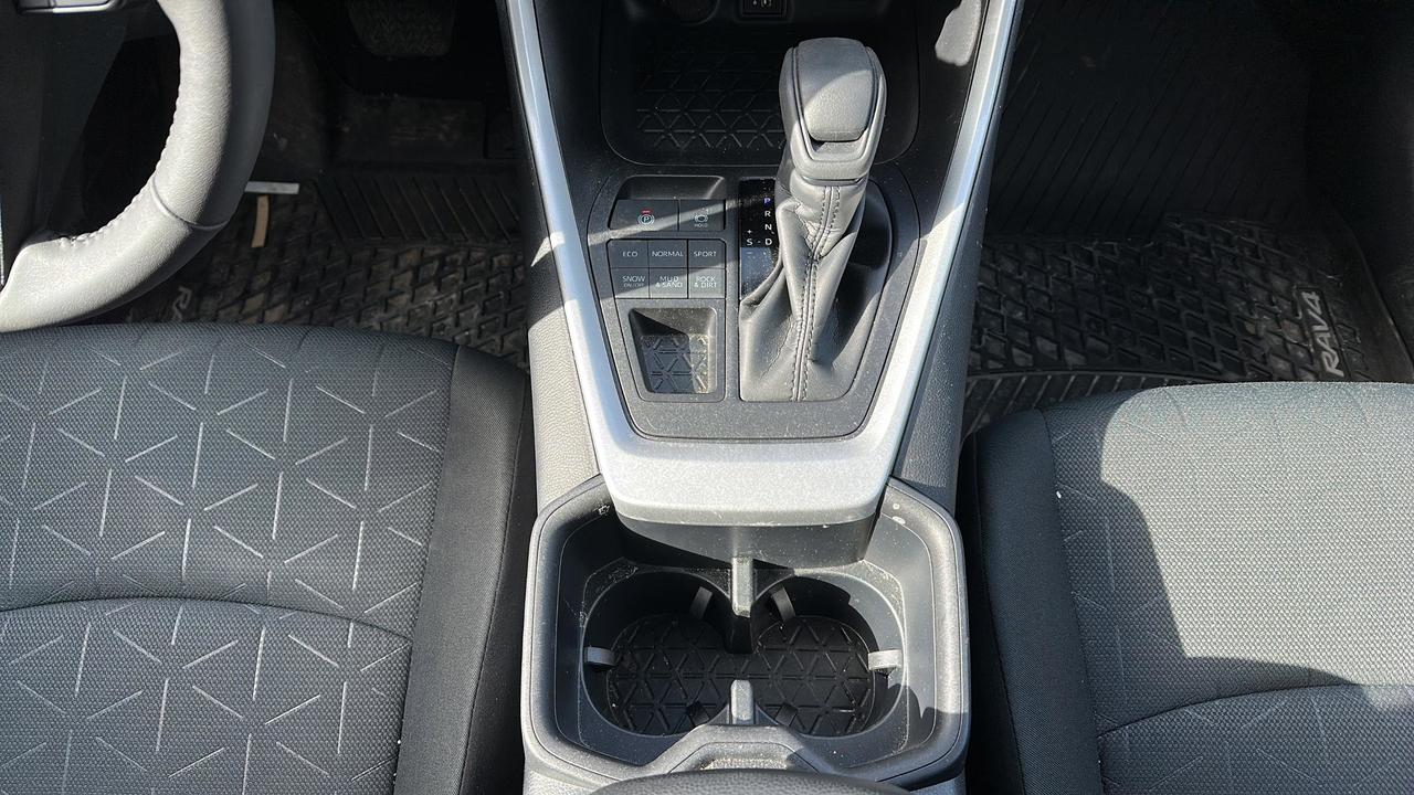 2025 Toyota RAV4 XLE Photo