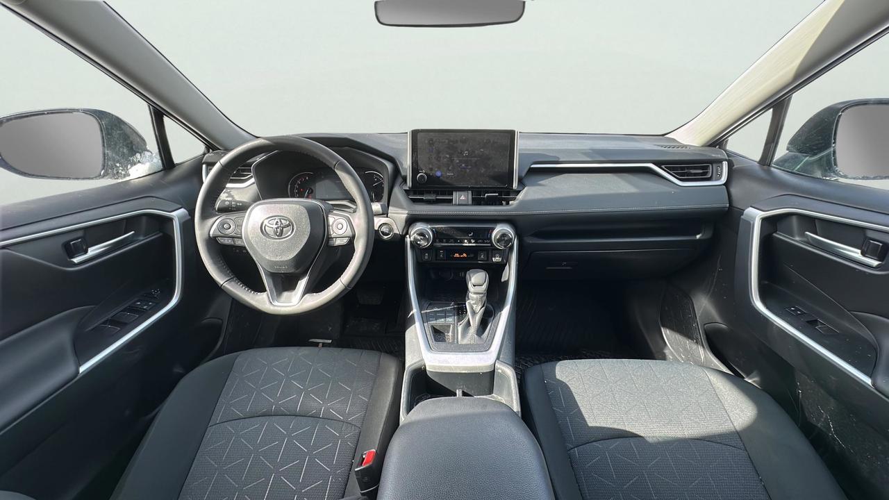 2025 Toyota RAV4 XLE Photo
