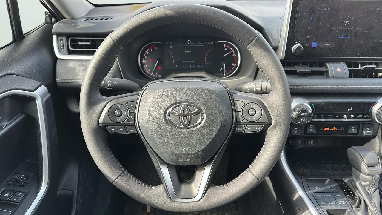 2025 Toyota RAV4 XLE Photo