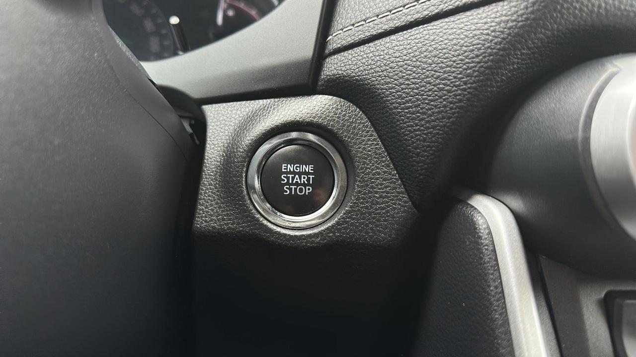 2025 Toyota RAV4 XLE Photo