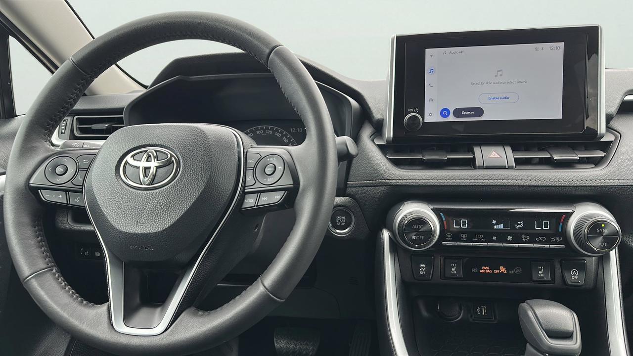 2025 Toyota RAV4 XLE Photo