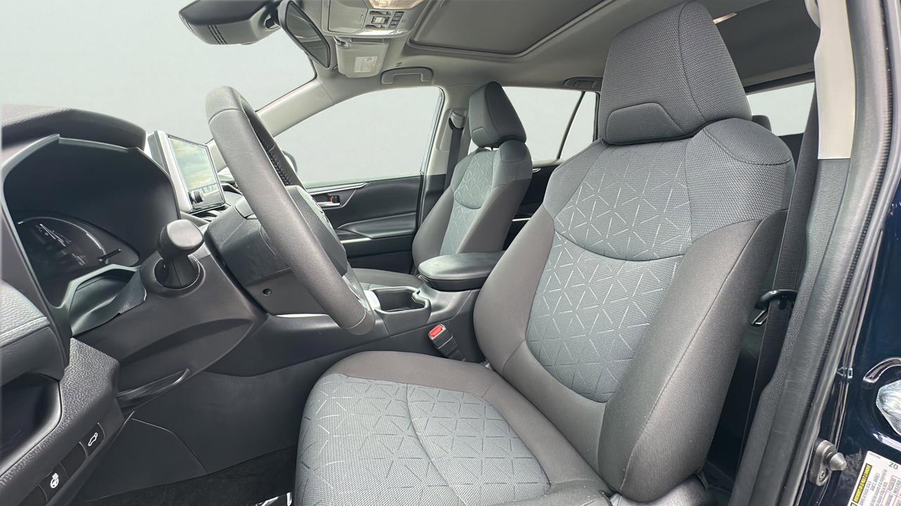 2025 Toyota RAV4 XLE Photo