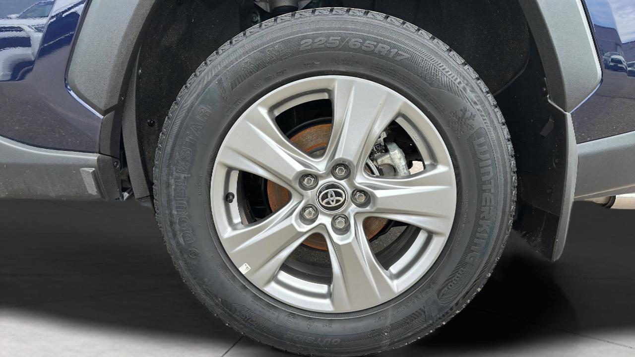 2025 Toyota RAV4 XLE Photo