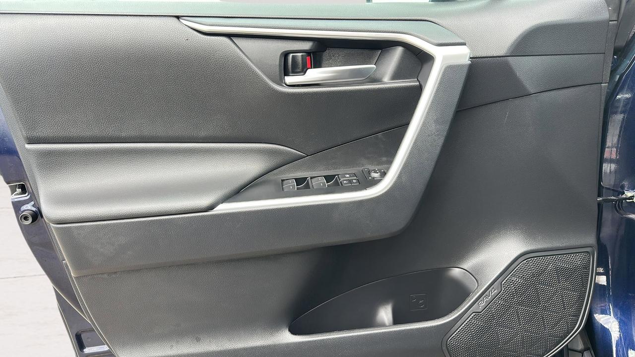 2025 Toyota RAV4 XLE Photo