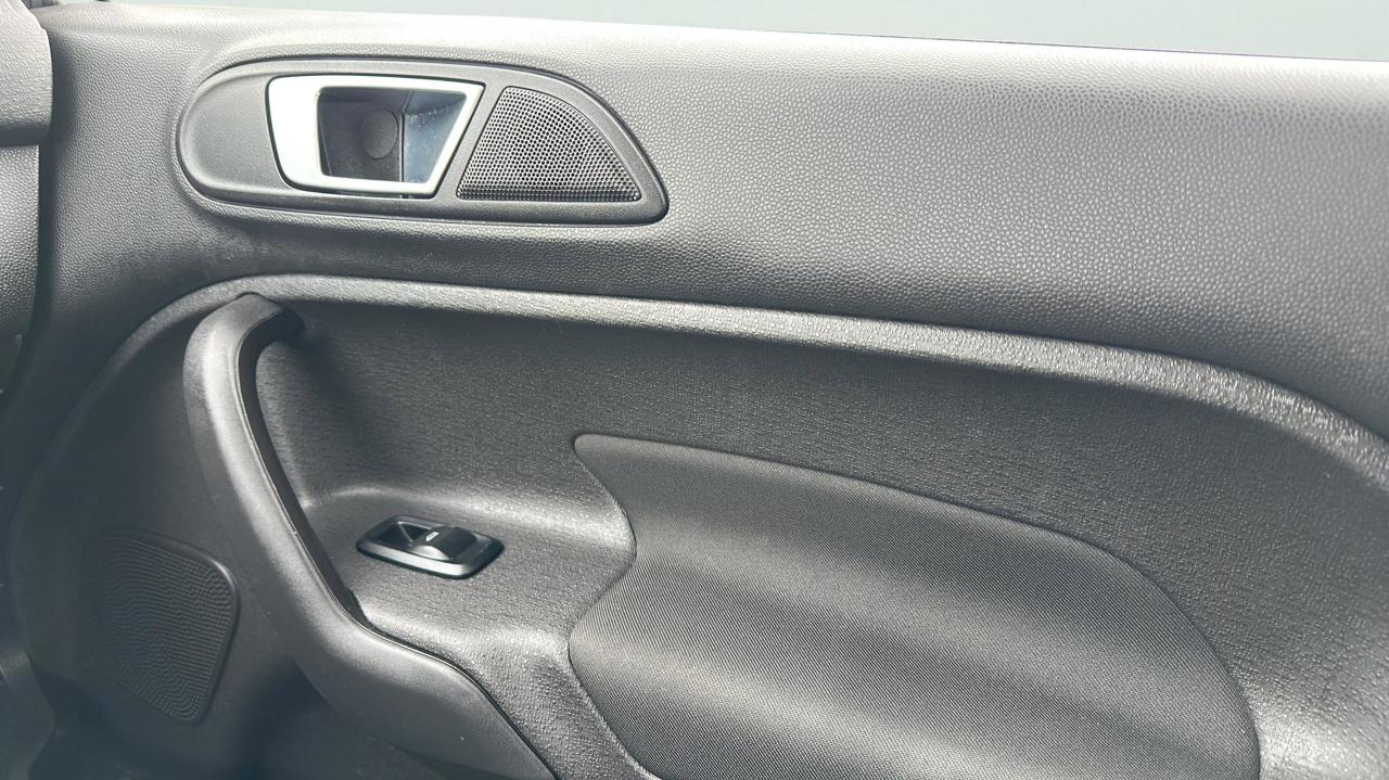 2014 Ford Fiesta SE Photo