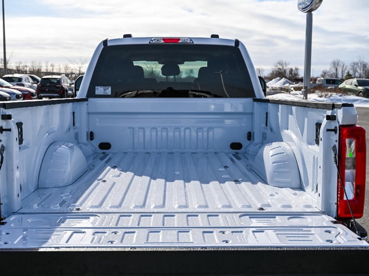 2026 Ford F-350 Super Duty SRW XLT Photo