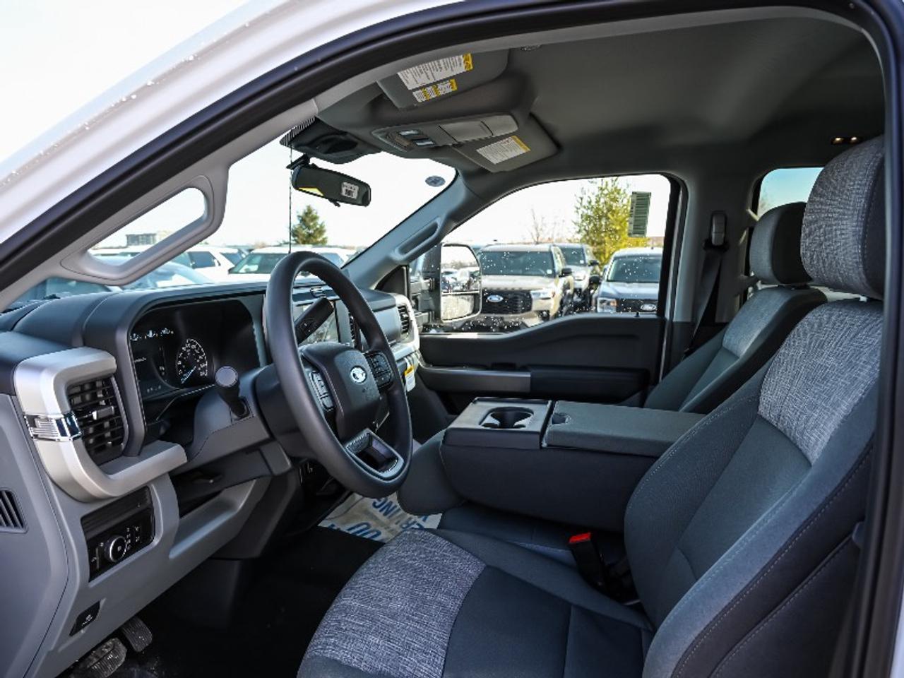 2026 Ford F-350 Super Duty SRW XLT Photo