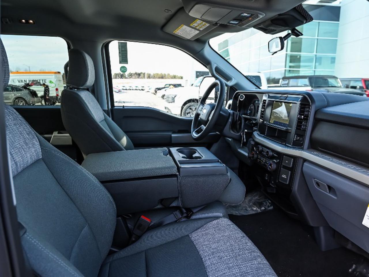 2026 Ford F-350 Super Duty SRW XLT Photo