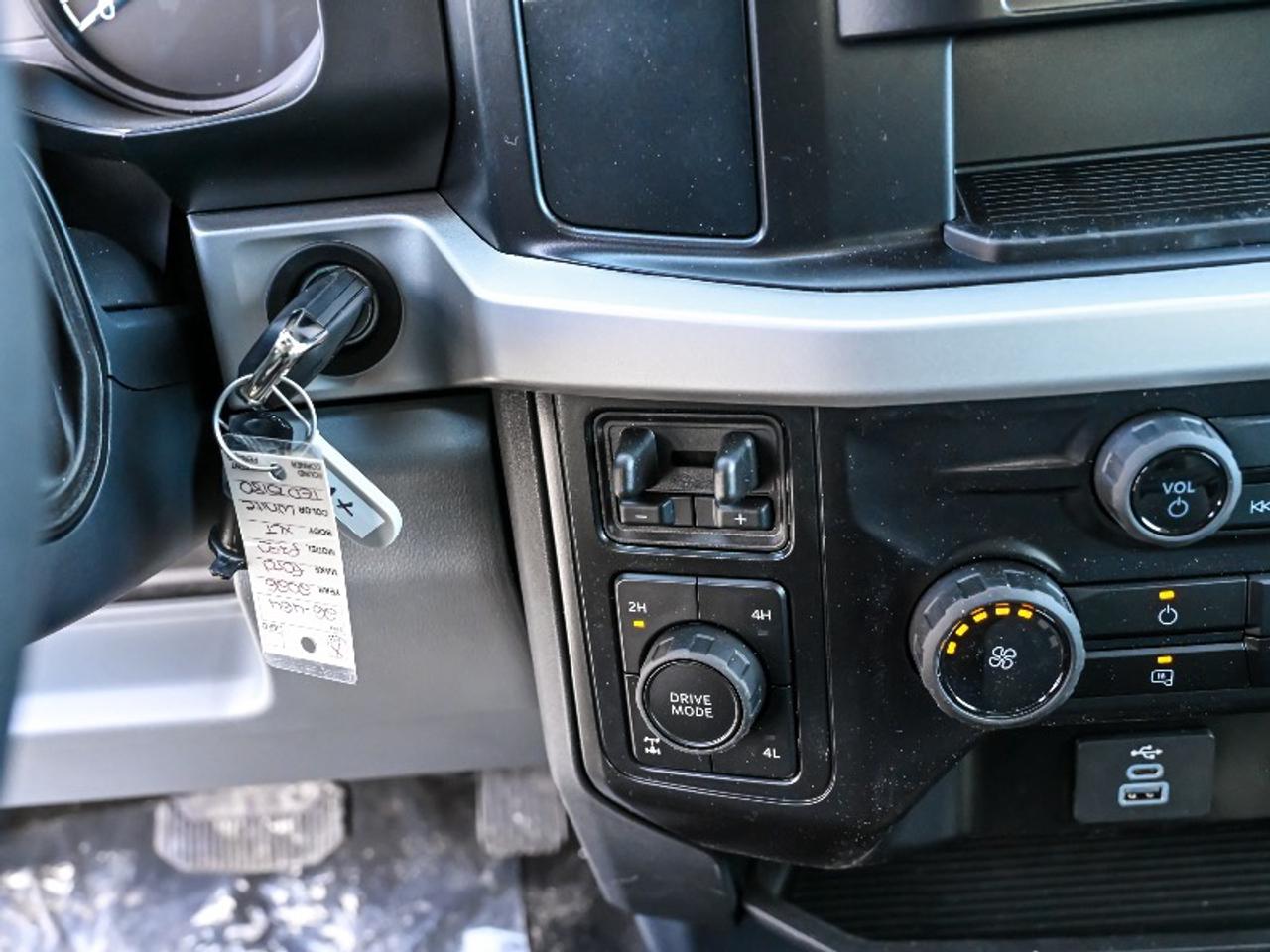2026 Ford F-350 Super Duty SRW XLT Photo