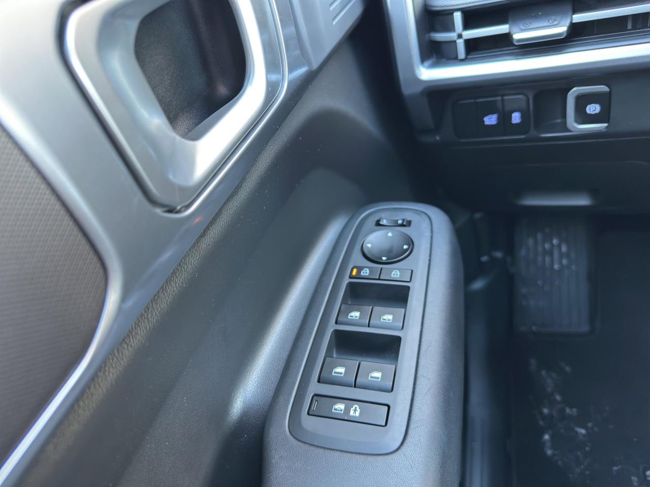 2024 Hyundai Santa Fe Hybrid Preferred | Reverse Cam | Heated Seats Photo