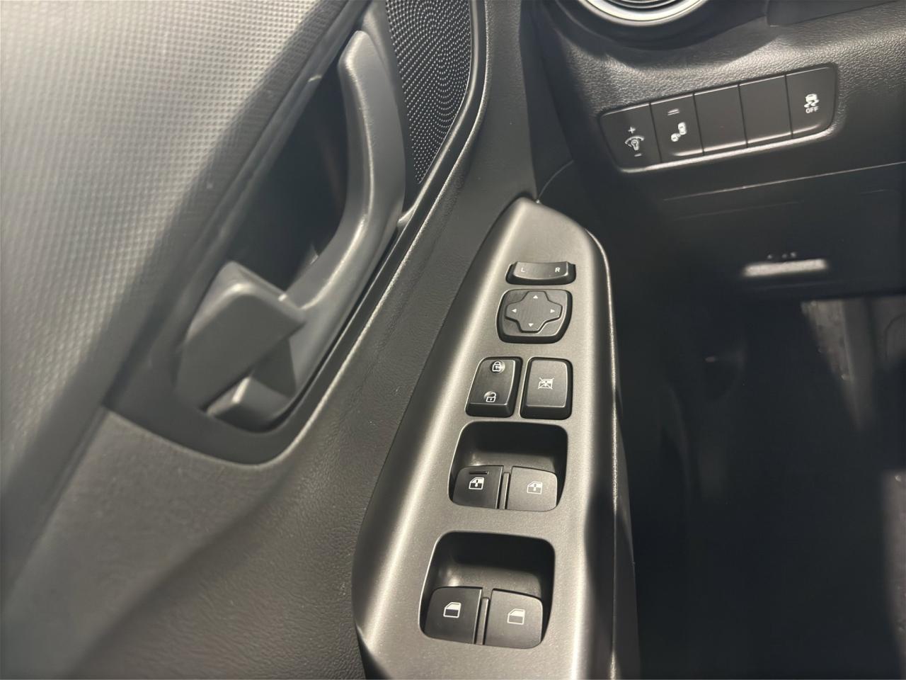 2020 Hyundai KONA Preferred | Reverse Cam | Heated Seats Photo