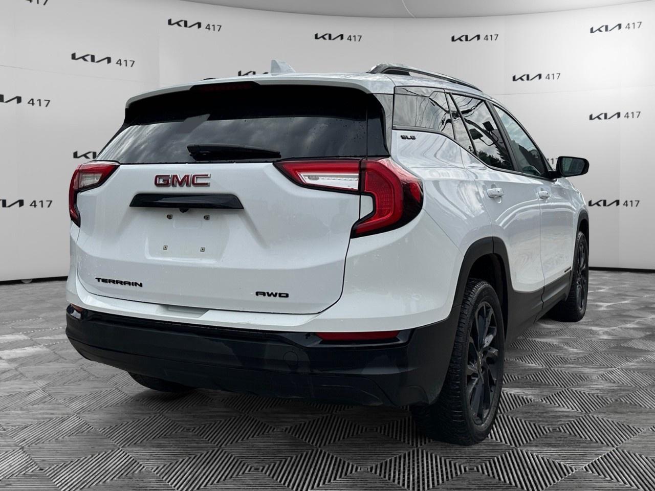 2023 GMC Terrain AWD SLE Photo4
