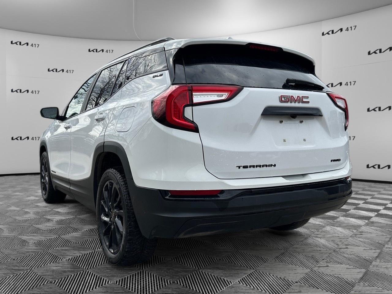 2023 GMC Terrain AWD SLE Photo2