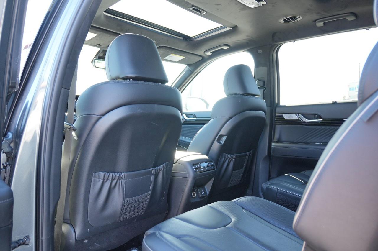 2024 Hyundai PALISADE Ultimate Calligraphy 7-Passenger AWD Photo