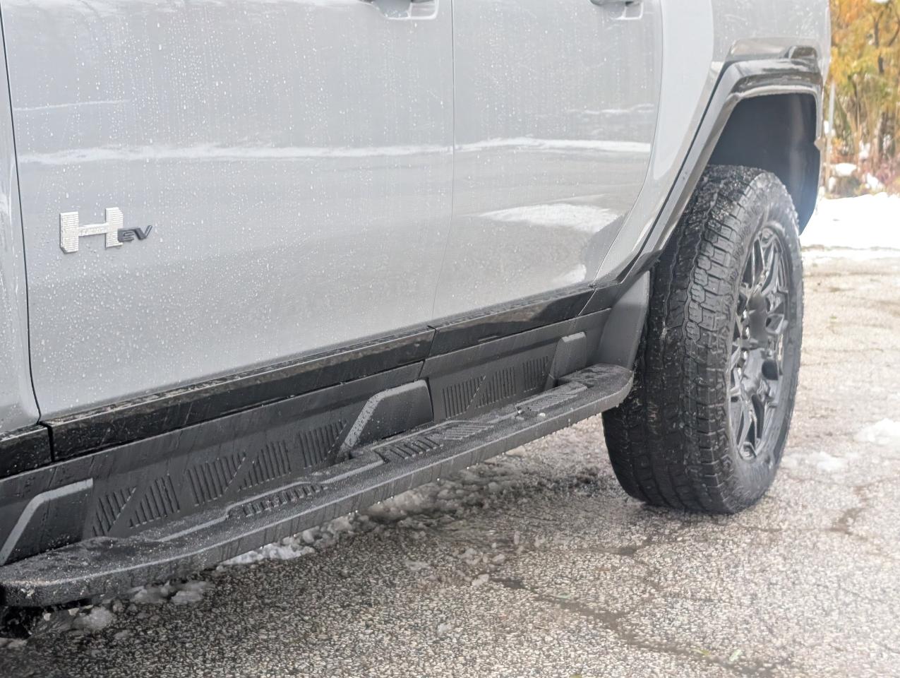 2026 GMC HUMMER EV SUV 2X Photo3