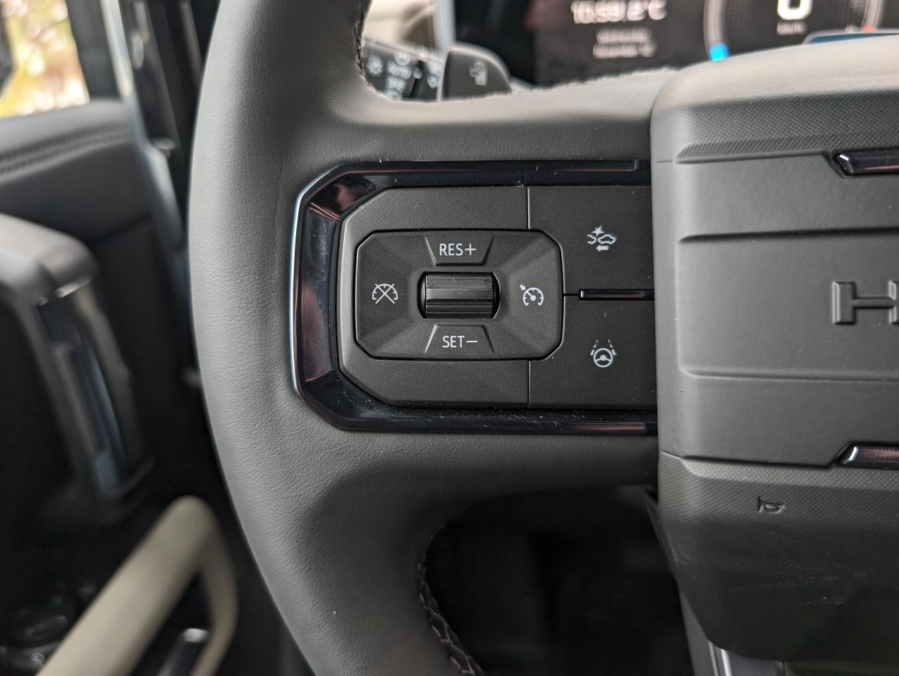 2026 GMC HUMMER EV SUV 2X Photo