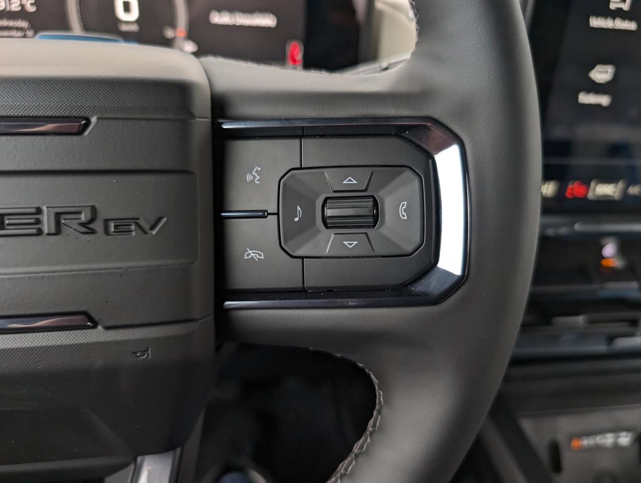 2026 GMC HUMMER EV SUV 2X Photo