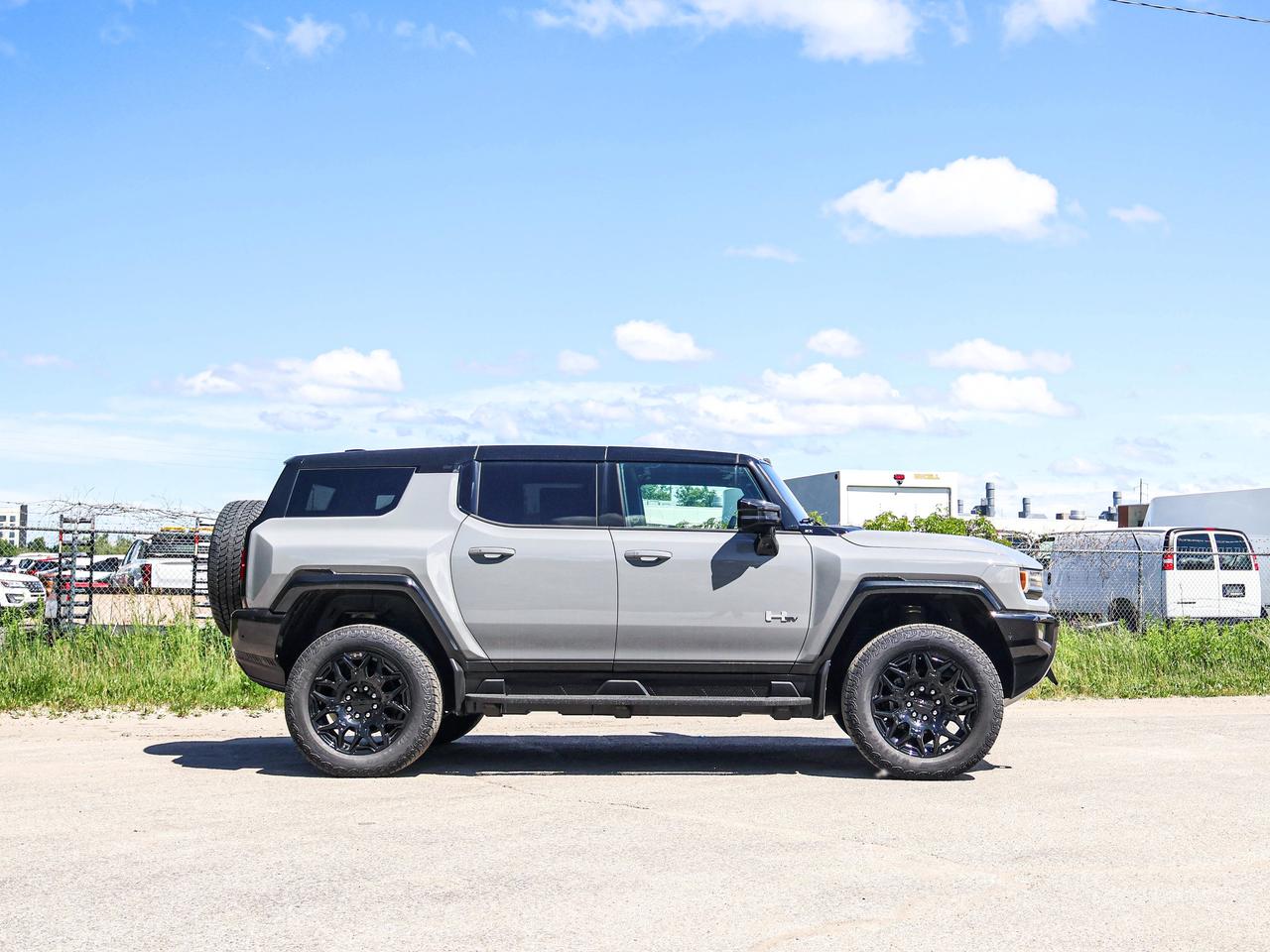 2026 GMC HUMMER EV SUV 2X Photo2
