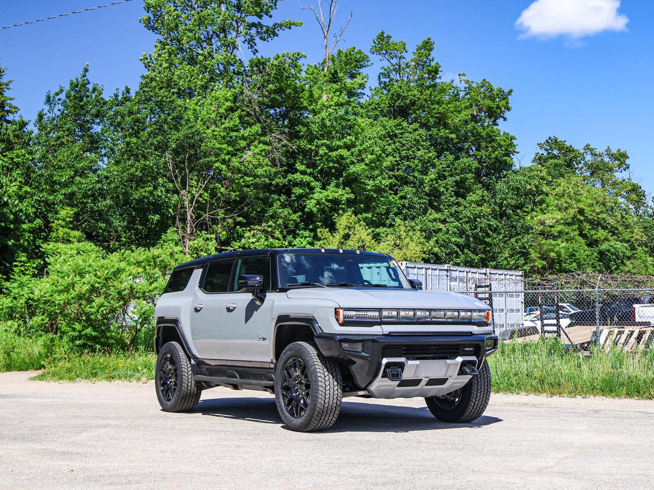 2026 GMC HUMMER EV SUV 2X Photo