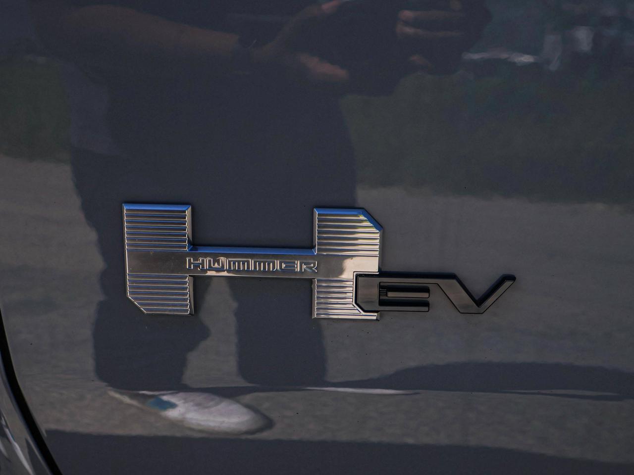2026 GMC HUMMER EV SUV 2X Photo