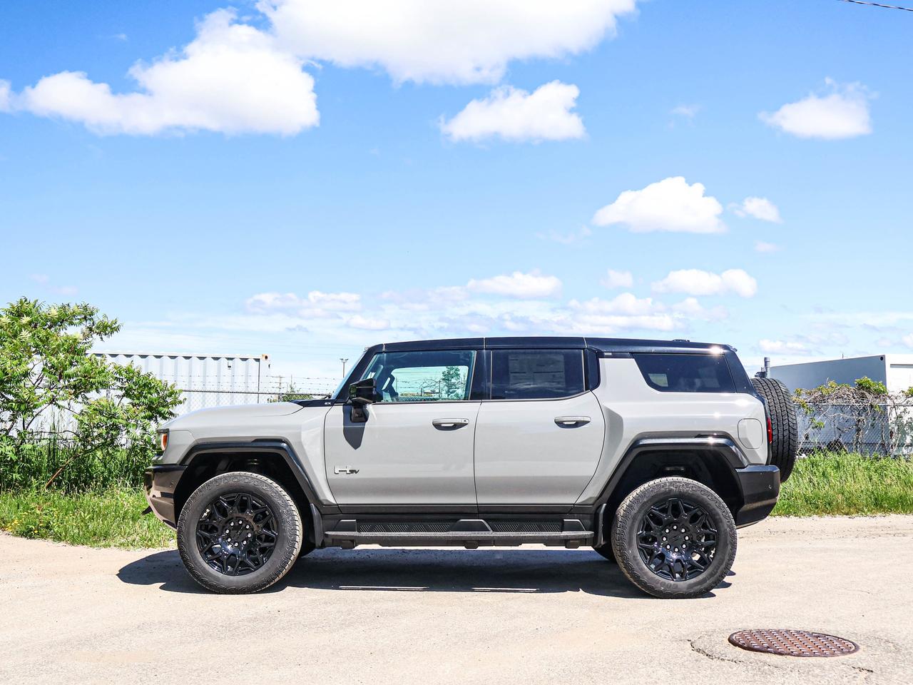 2026 GMC HUMMER EV SUV 2X Photo