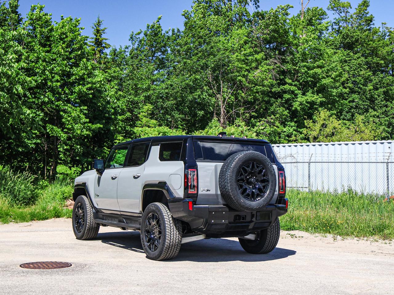 2026 GMC HUMMER EV SUV 2X Photo