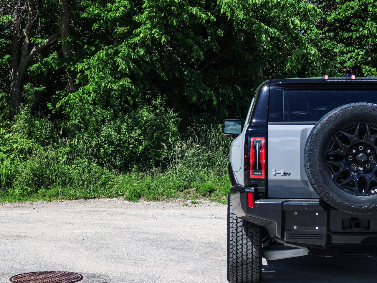 2026 GMC HUMMER EV SUV 2X Photo