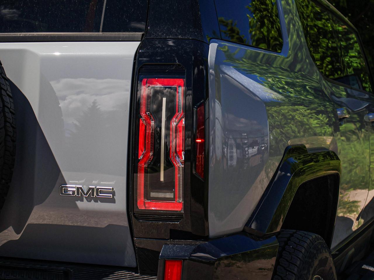 2026 GMC HUMMER EV SUV 2X Photo