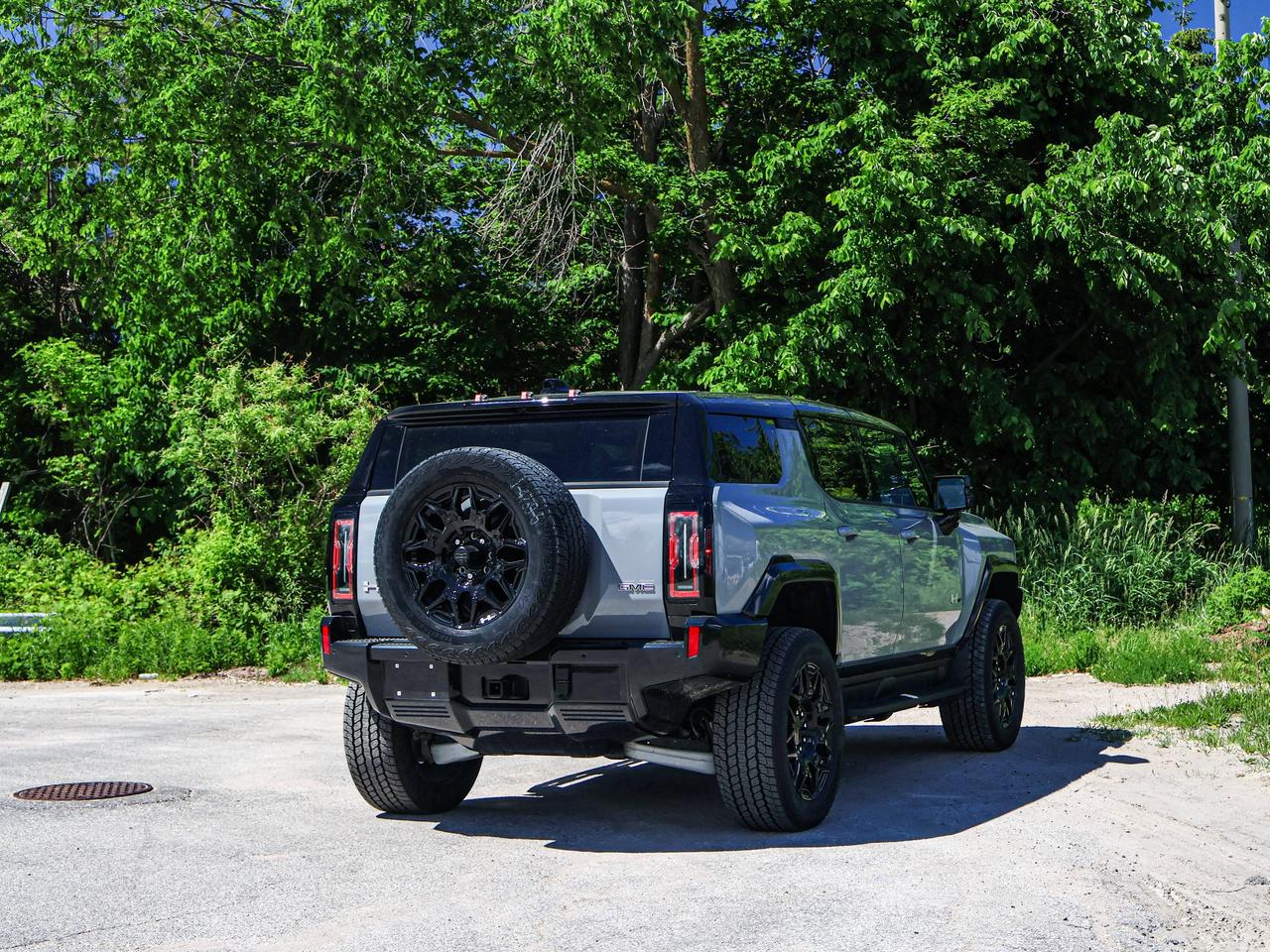 2026 GMC HUMMER EV SUV 2X Photo