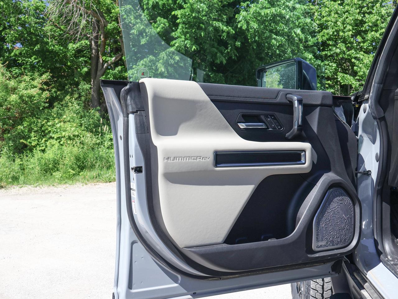 2026 GMC HUMMER EV SUV 2X Photo