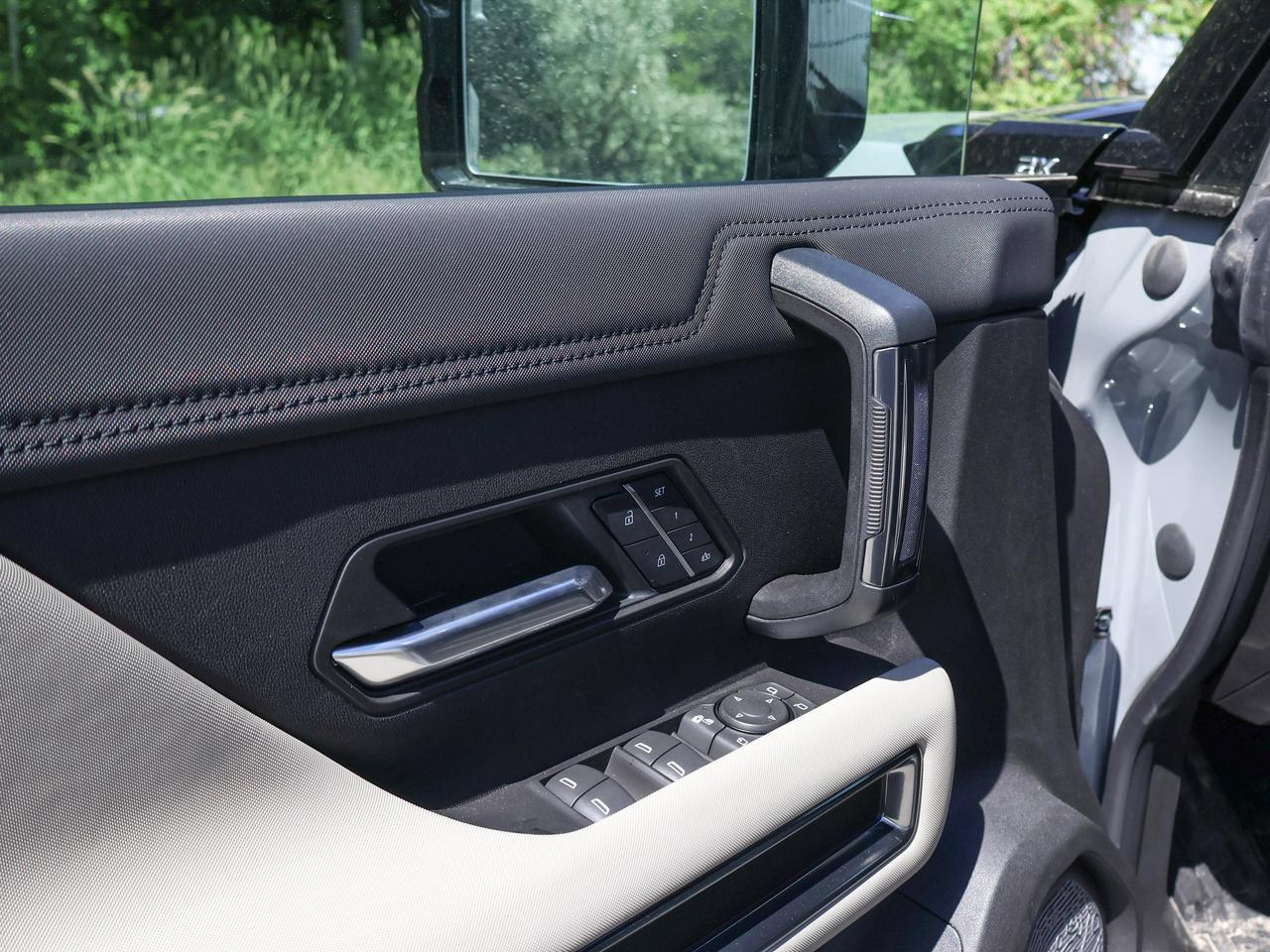 2026 GMC HUMMER EV SUV 2X Photo