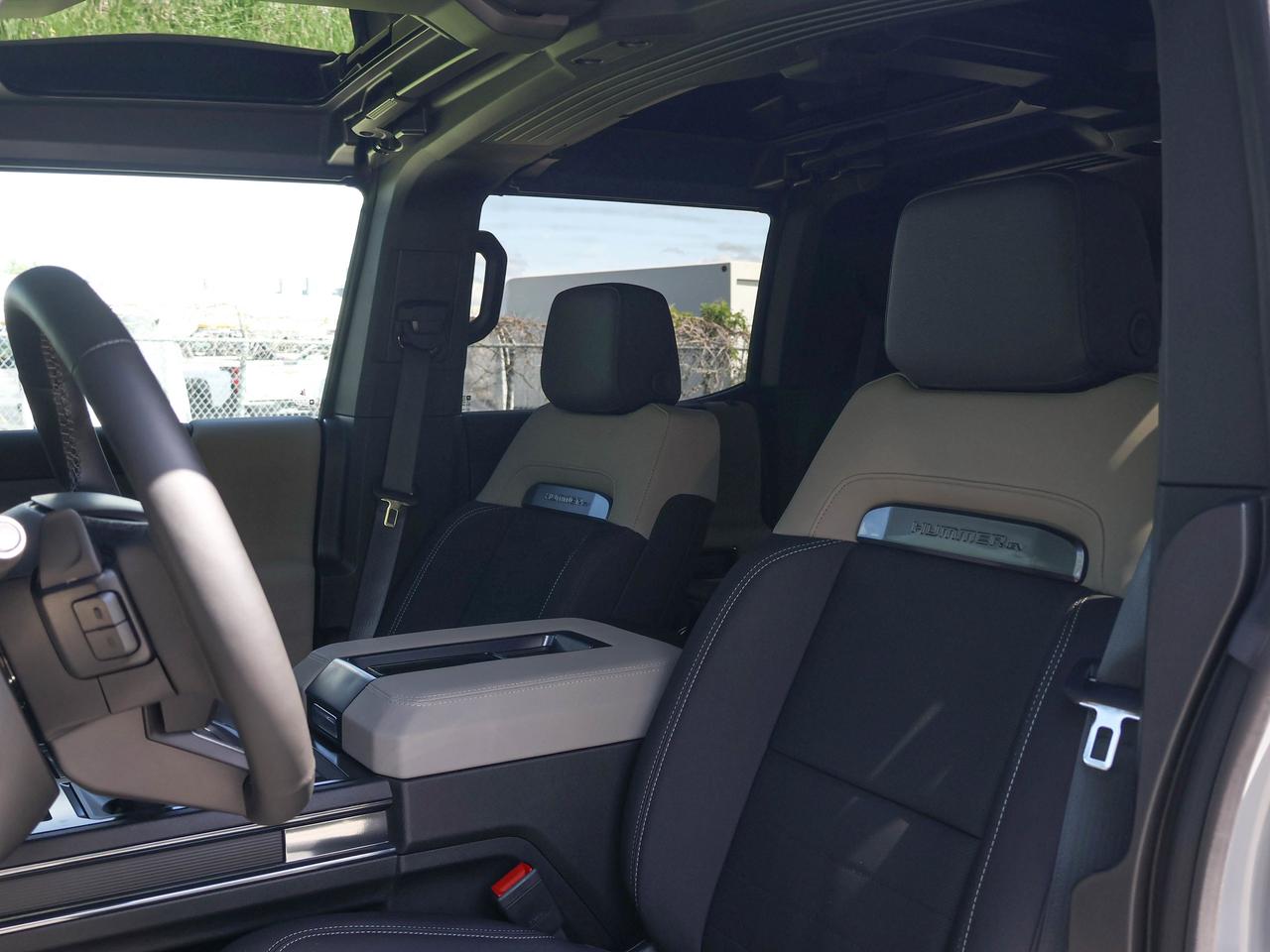 2026 GMC HUMMER EV SUV 2X Photo