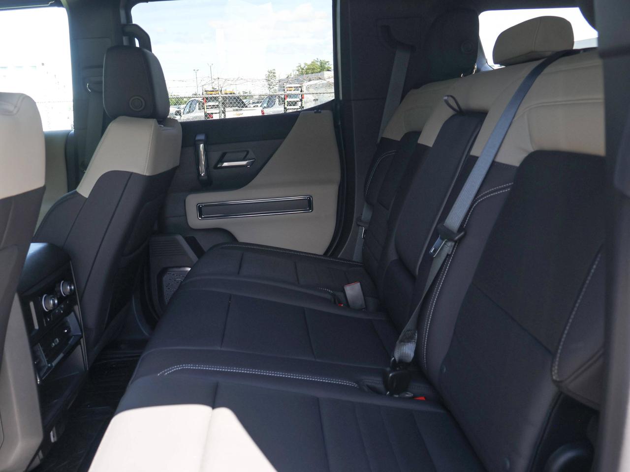 2026 GMC HUMMER EV SUV 2X Photo
