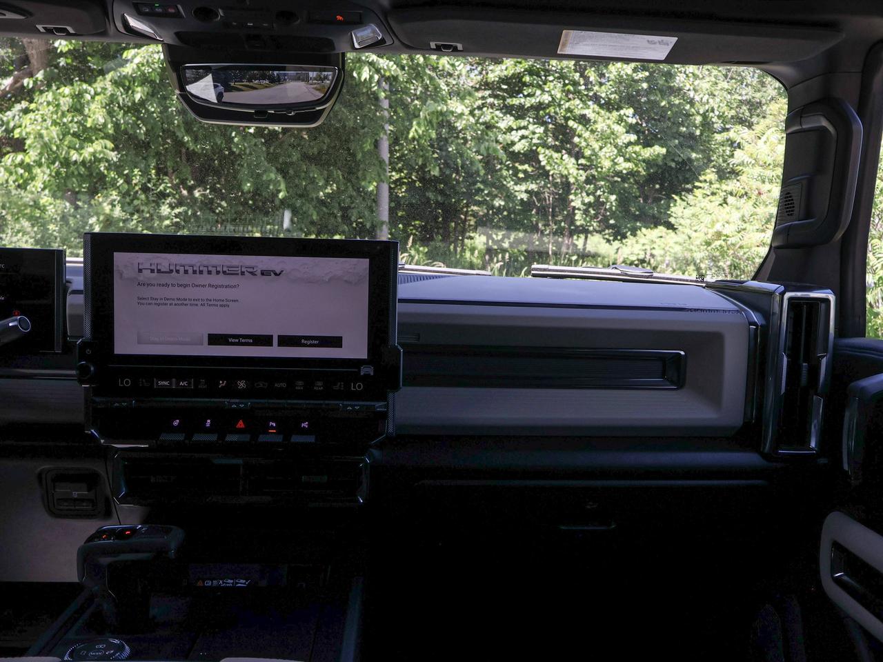 2026 GMC HUMMER EV SUV 2X Photo