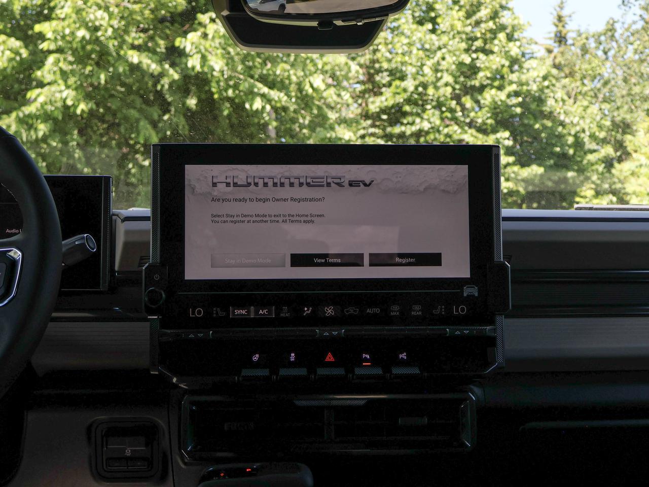 2026 GMC HUMMER EV SUV 2X Photo