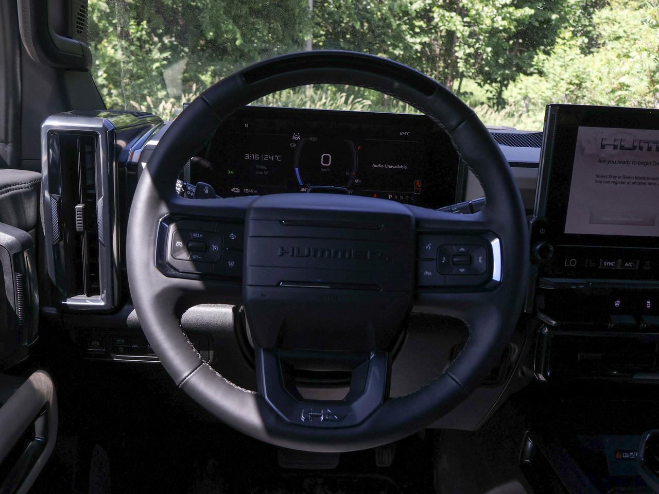 2026 GMC HUMMER EV SUV 2X Photo