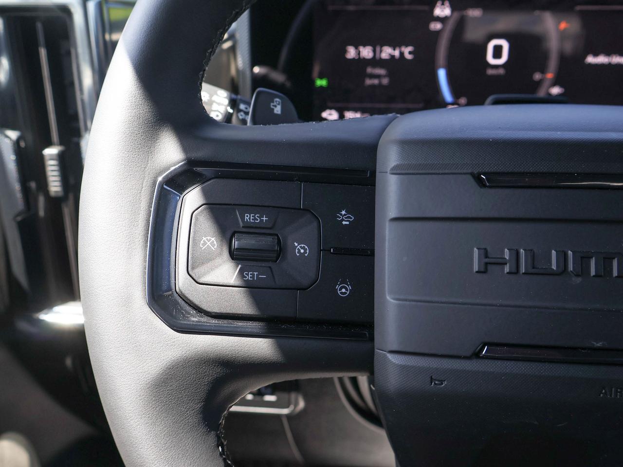 2026 GMC HUMMER EV SUV 2X Photo