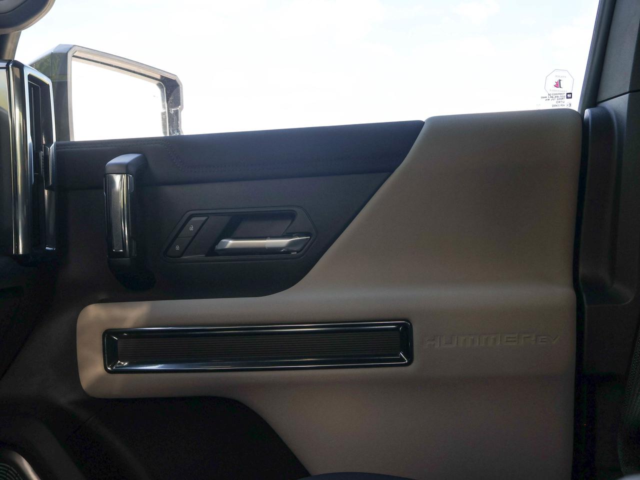 2026 GMC HUMMER EV SUV 2X Photo