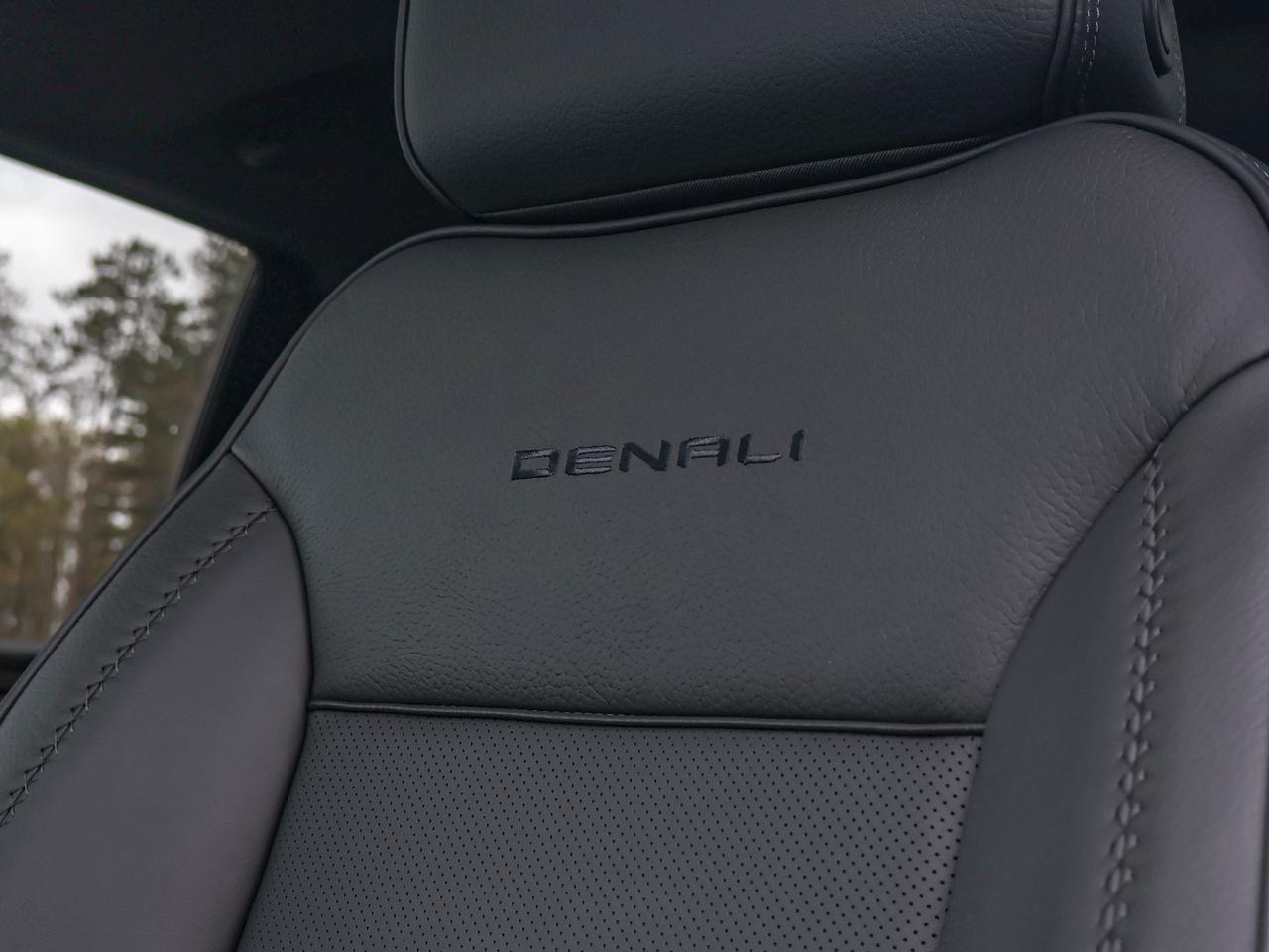 2026 GMC SIERRA 2500HD DENALI Photo