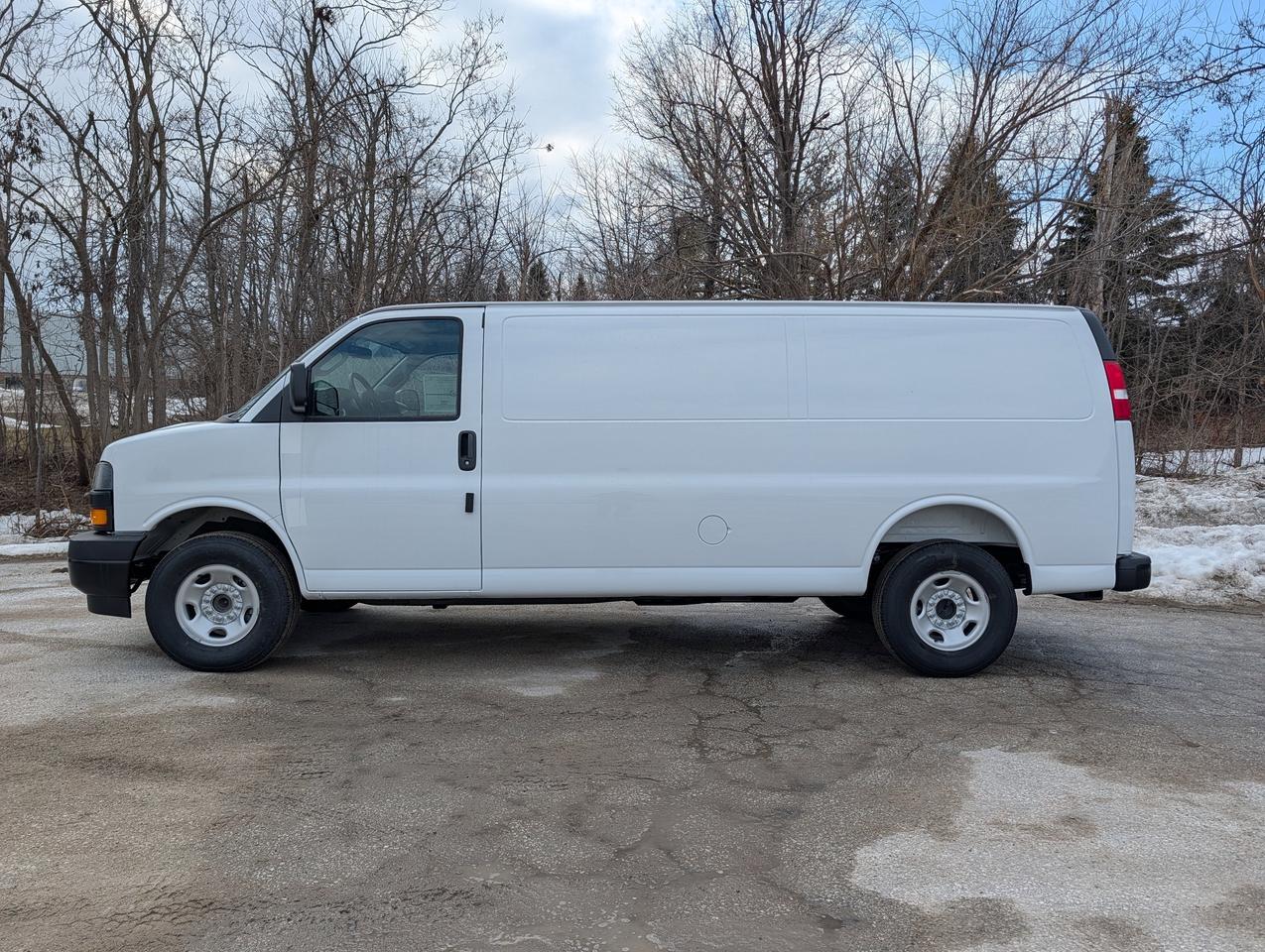 2026 Chevrolet Express Cargo Van  Photo