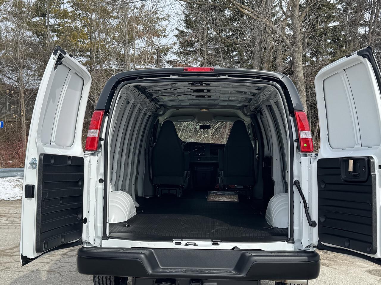 2026 GMC Savana Cargo Van  Photo