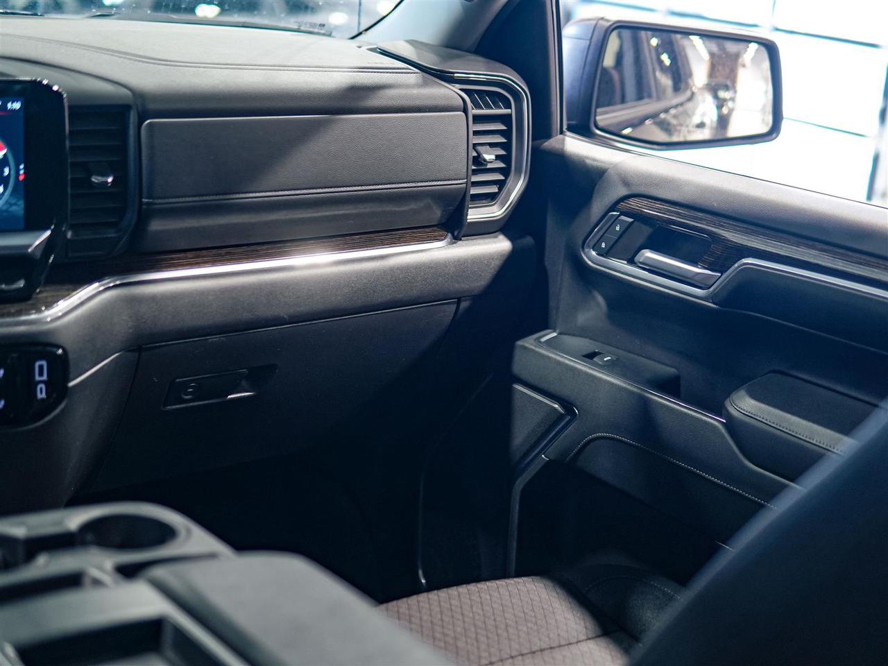 2024 GMC Sierra 1500 ELEVATION CREW CAB | 4X4 | NO ACCIDENTS Photo