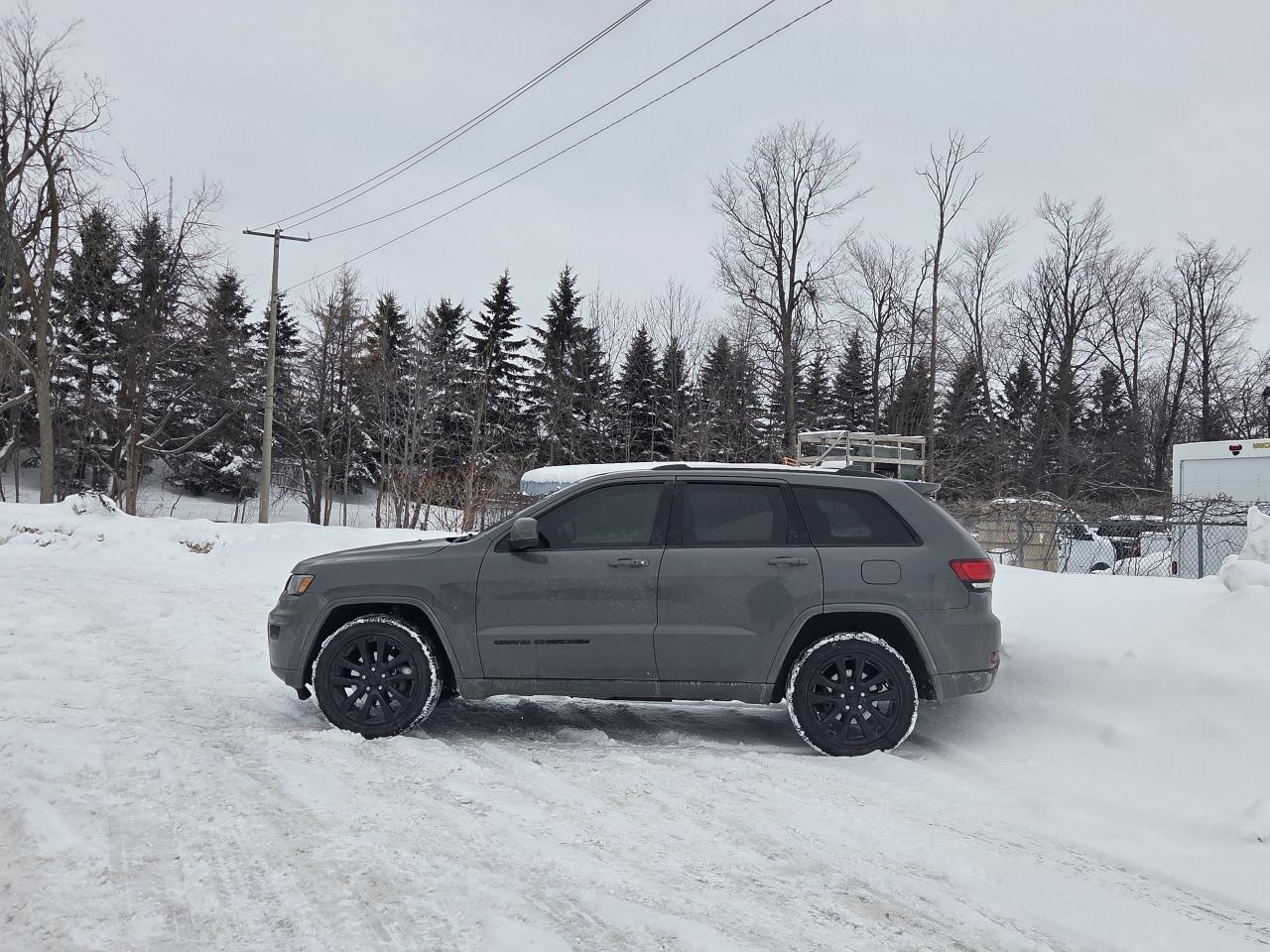 2019 Jeep Grand Cherokee Altitude Photo2