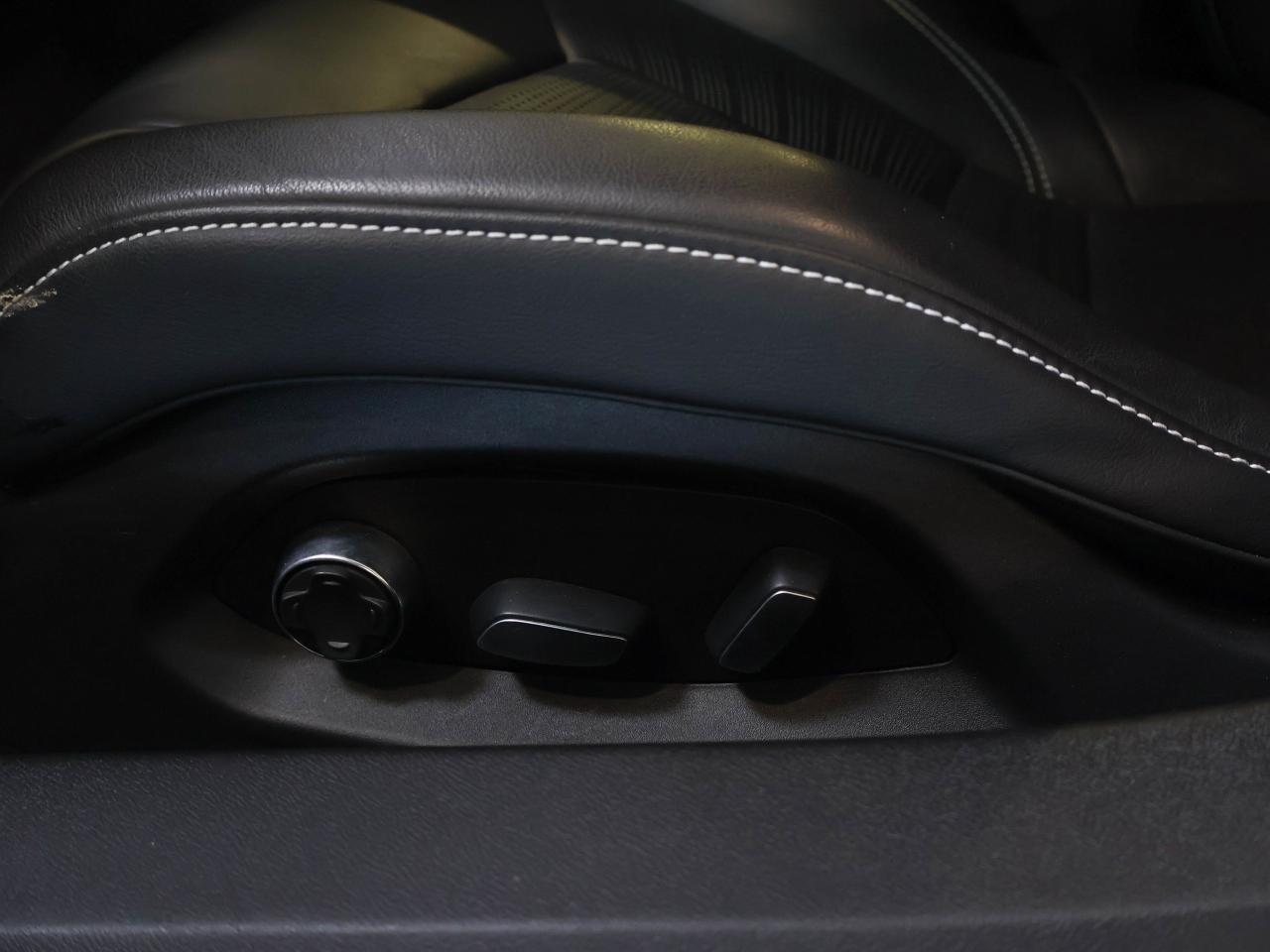 2020 Chevrolet Corvette 2LT Photo