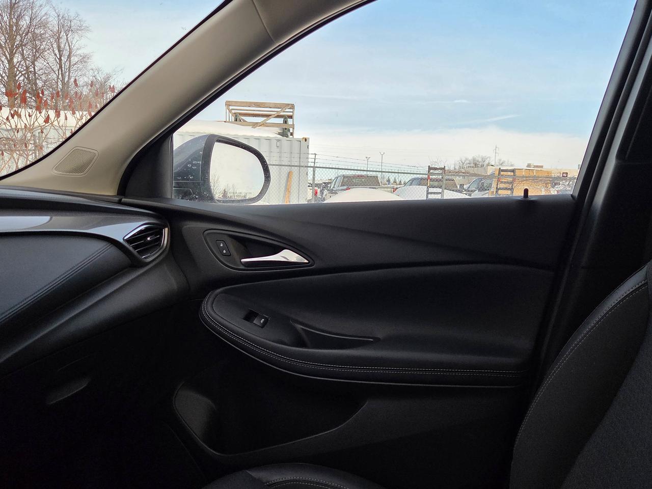 2022 Buick Encore GX SELECT Photo