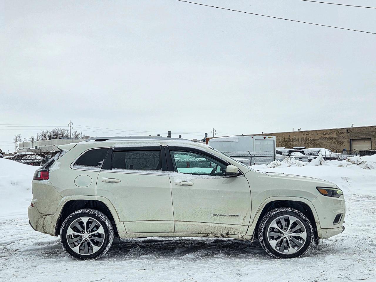 2019 Jeep Cherokee OVERLAND Photo